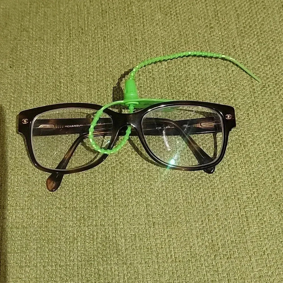 Chanel - Picture 2 of 9